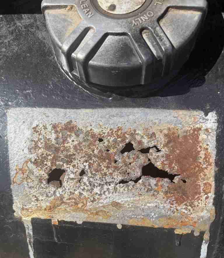 Damaged/corroded metal fuel tank